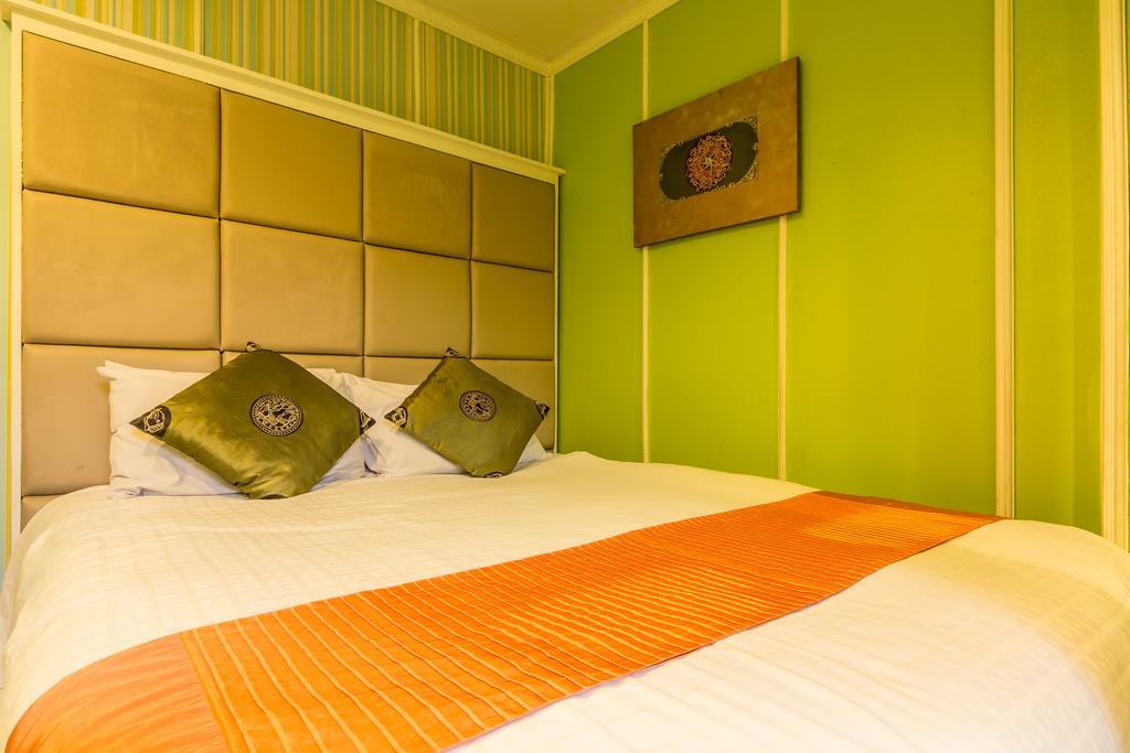 Sam'S Lodge Bangkok Extérieur photo
