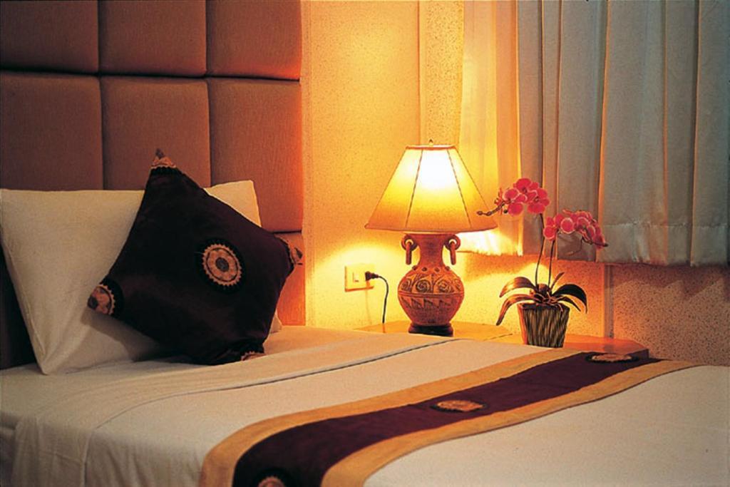 Sam'S Lodge Bangkok Extérieur photo