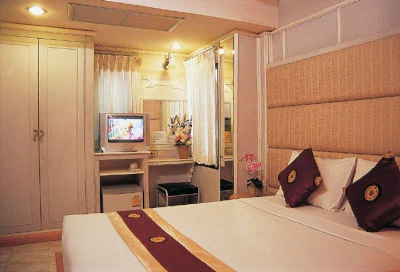 Sam'S Lodge Bangkok Extérieur photo