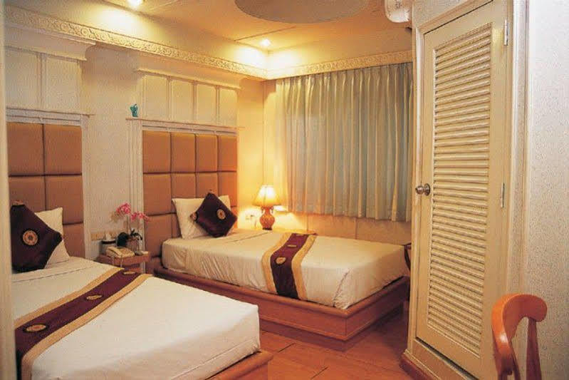 Sam'S Lodge Bangkok Extérieur photo