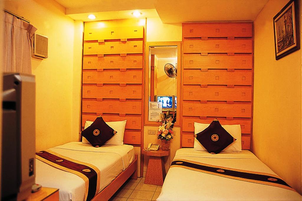 Sam'S Lodge Bangkok Extérieur photo